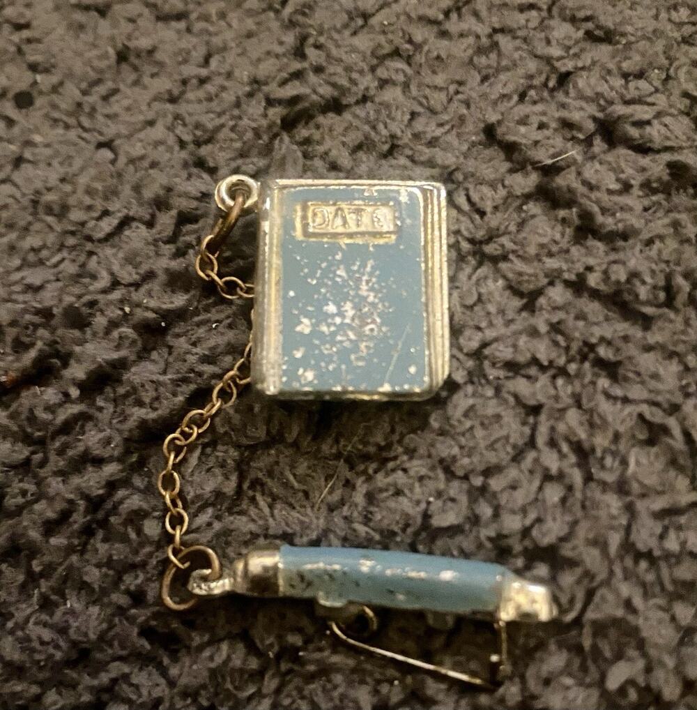 Vintage 1950’s Sweater Pin Shabby Retro Date Book